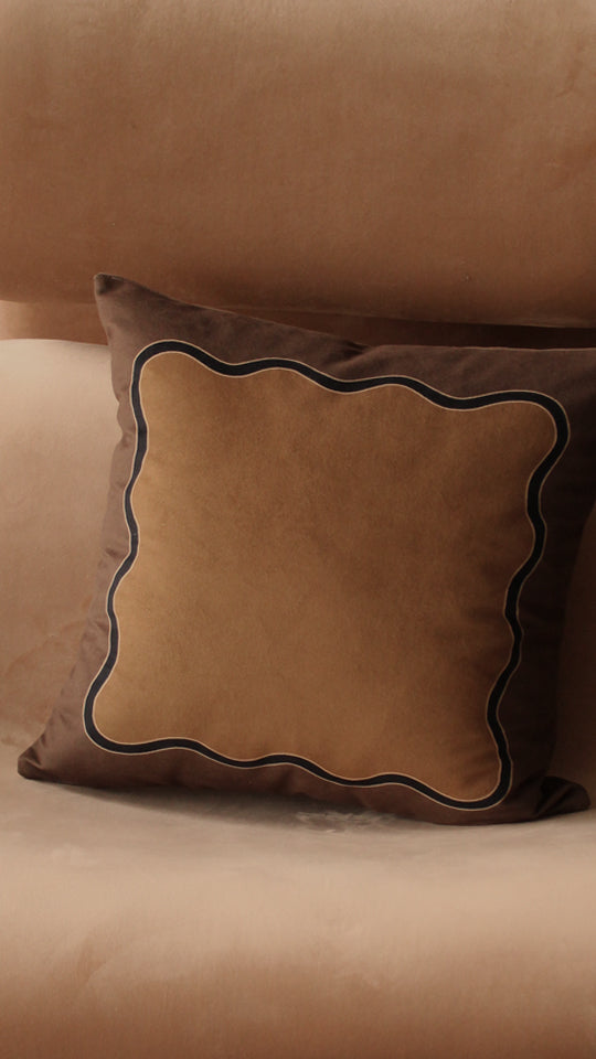 Courbée Pillow Cover