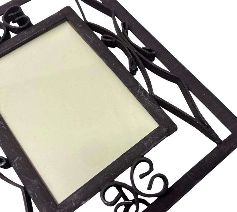 Vintage Metal 4 x 6 Picture Frame