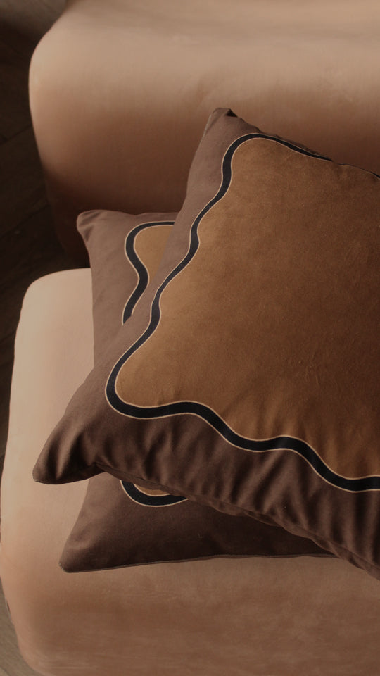 Courbée Pillow Cover